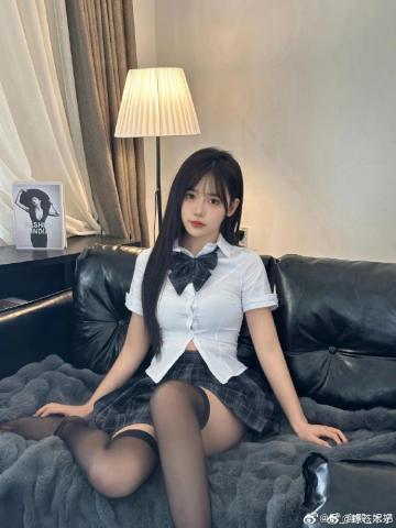 AI短剧创作周末追剧